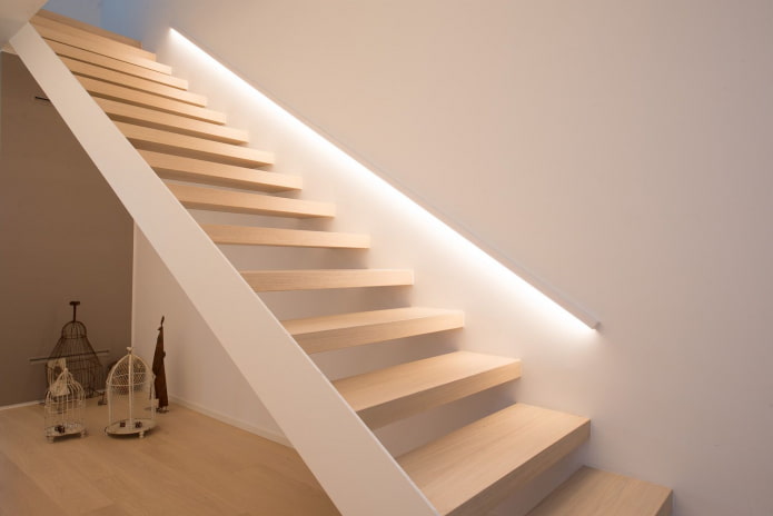 scale con illuminazione wireless in casa