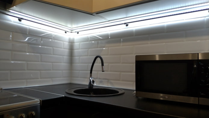illuminazione intensa in cucina