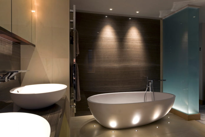 illuminazione da pavimento nell'interno del bagno