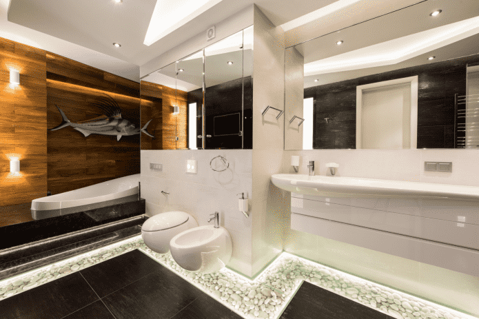 illuminazione da pavimento nell'interno del bagno