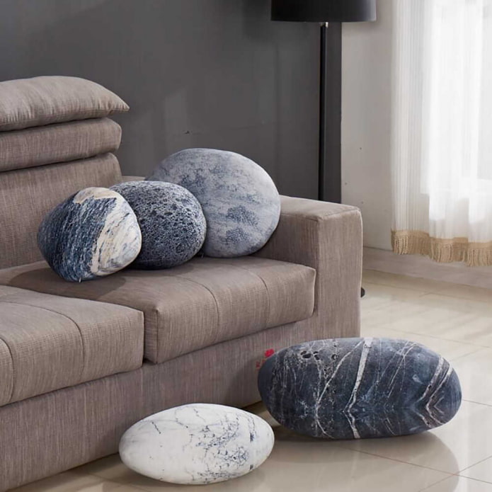 cuscino insolito a forma di pietra