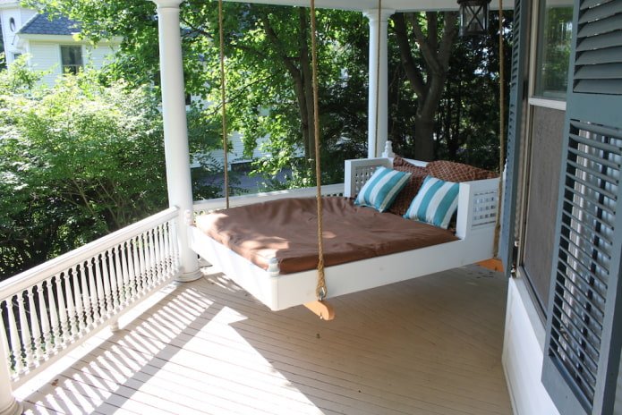 letto sospeso in veranda