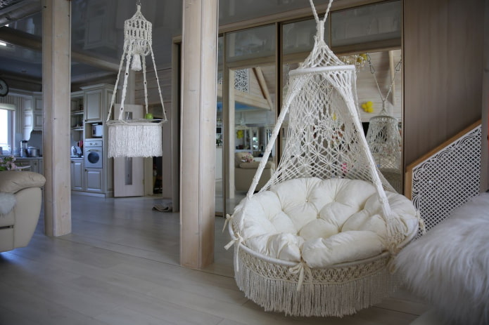 sedia sospesa in macramè