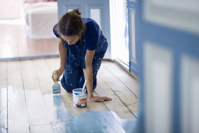 verniciare un pavimento in legno