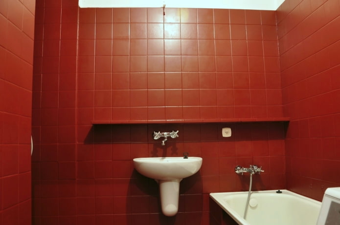 piastrelle dipinte in bagno