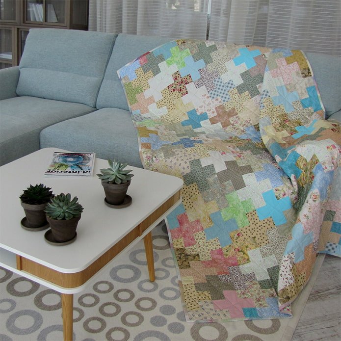 copriletto patchwork per divano in interni