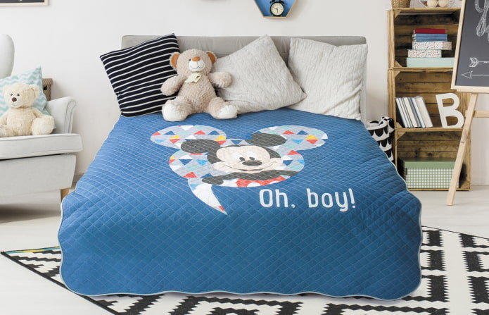 copriletto per un divano all'interno di una cameretta per bambini