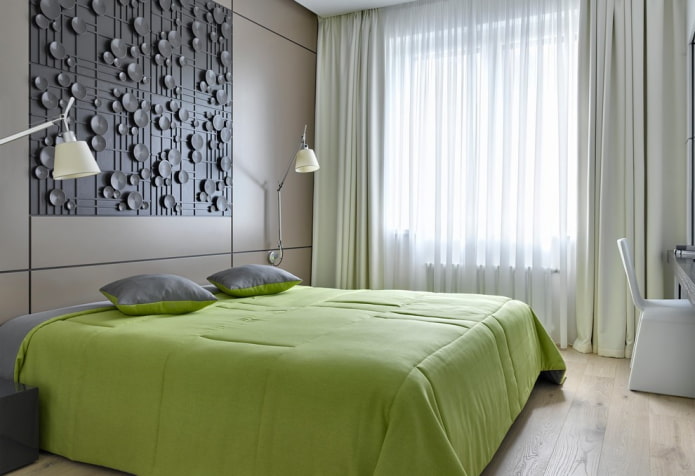 letto con copriletto verde in camera da letto