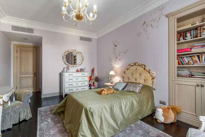letto con copriletto di raso all'interno
