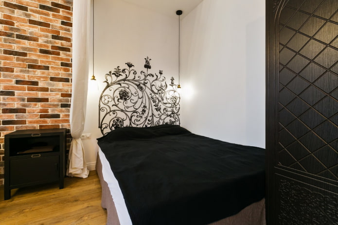 letto con copriletto in stile loft