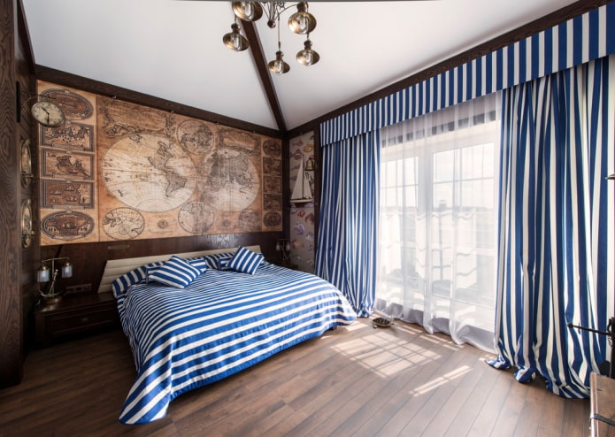 letto con copriletto in stile marinaro