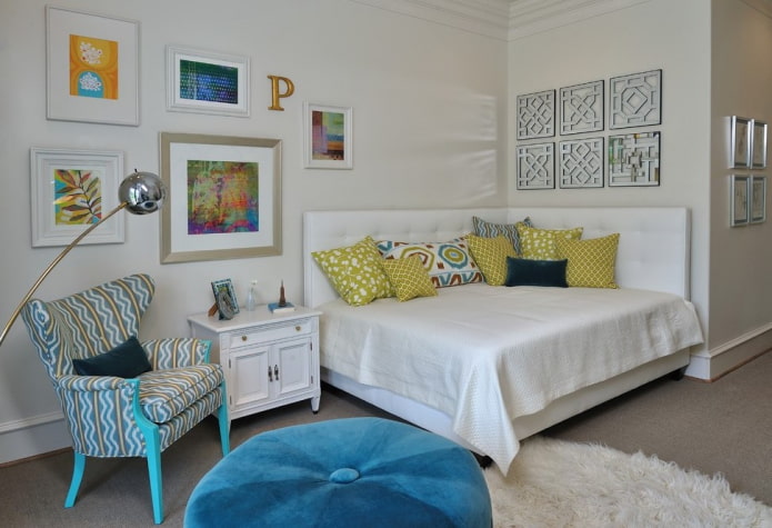 letto con due testiere con copriletto all'interno
