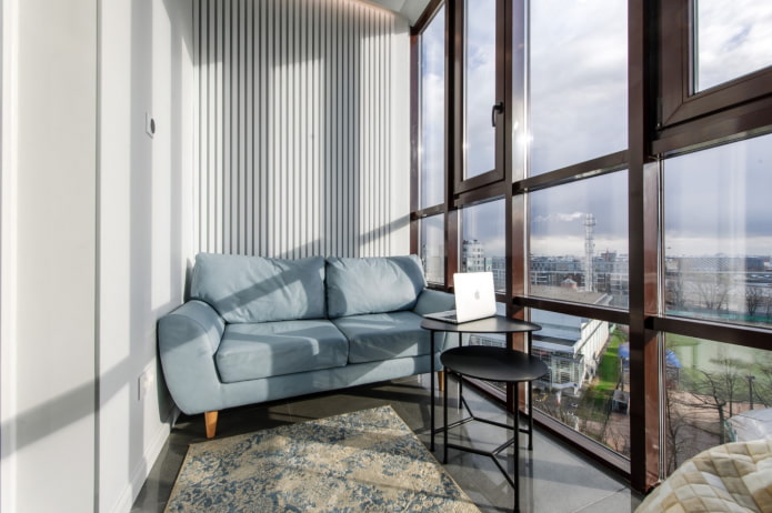 rifinitura del balcone con piastrelle