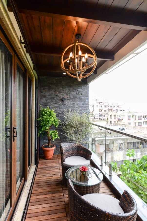 pavimento in legno sul balcone