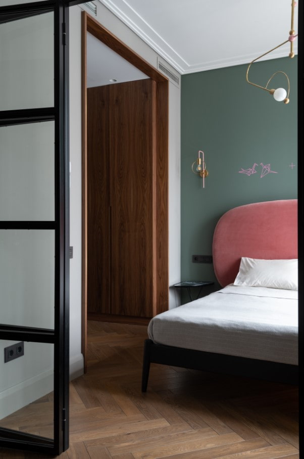 pavimento in legno in camera da letto