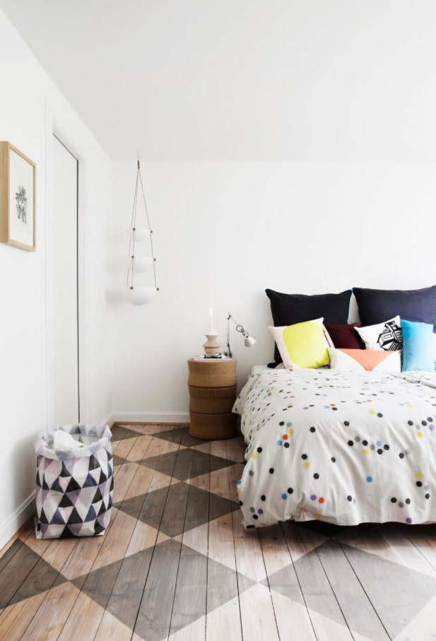 pavimento in legno verniciato all'interno