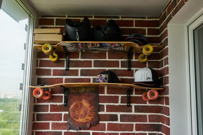 design degli scaffali a muro negli interni