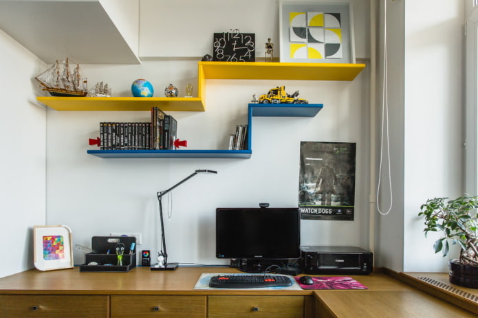 mensole a parete aperte all'interno