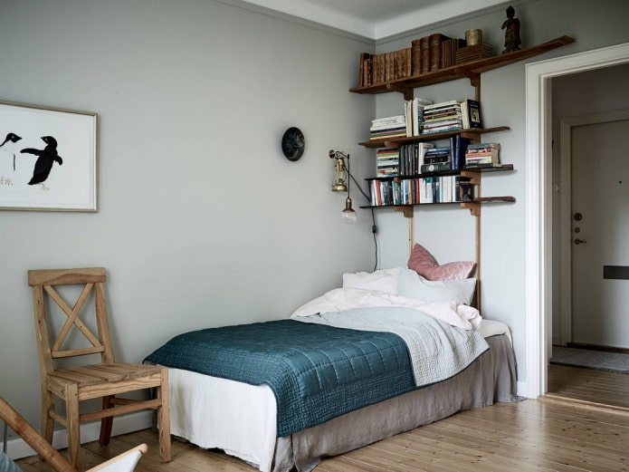 mensole per libri sopra il letto all'interno