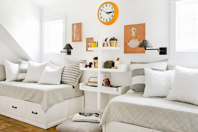 mensole per la decorazione all'interno della cameretta dei bambini