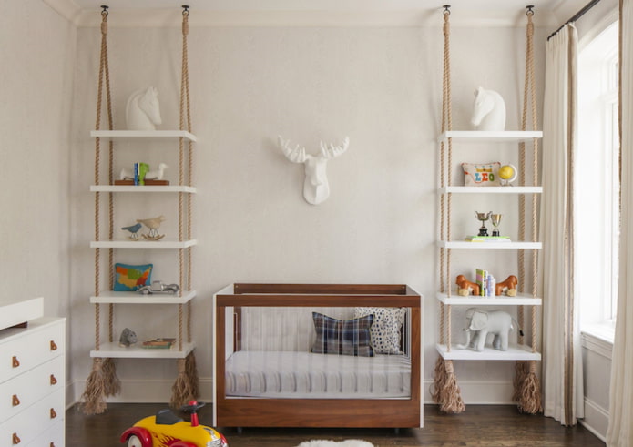design degli scaffali all'interno di una cameretta per bambini