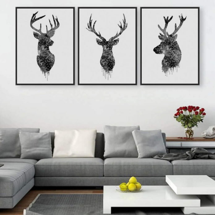 poster in bianco e nero nel soggiorno