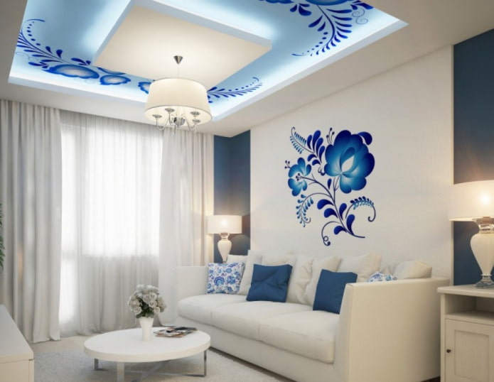 soffitto in cartongesso con motivi nella sala