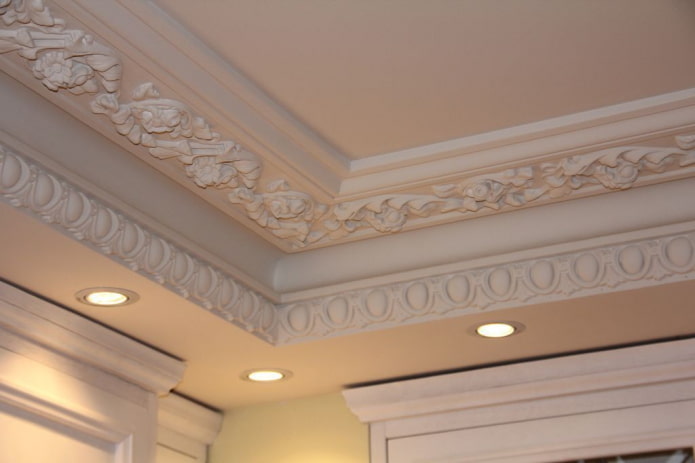 modanatura del soffitto con modanatura