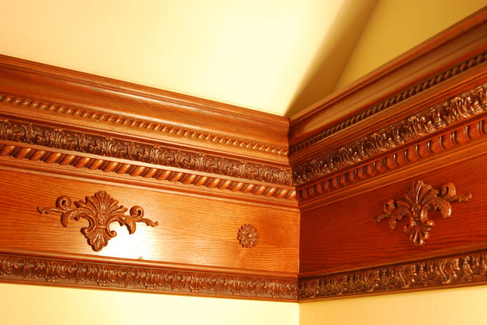 modanatura per soffitto con motivi