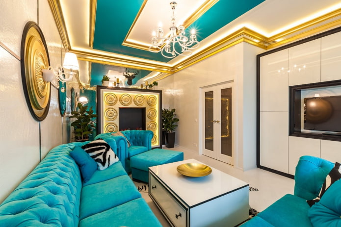 modanature del soffitto nell'ingresso interno