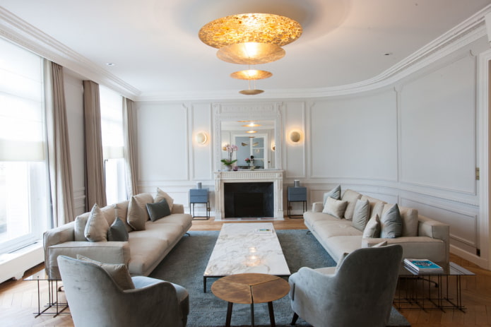 modanature su un soffitto arrotondato