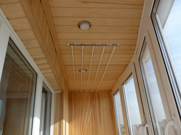 pannellatura del soffitto sul balcone
