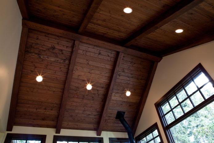 rivestimento del soffitto con faretti