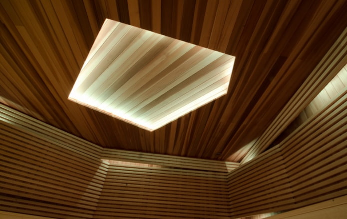 rivestimento del soffitto con illuminazione