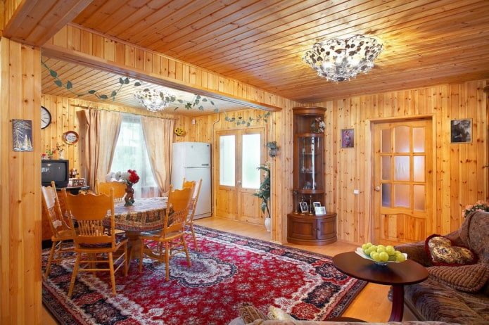 pannelli del soffitto marrone all'interno
