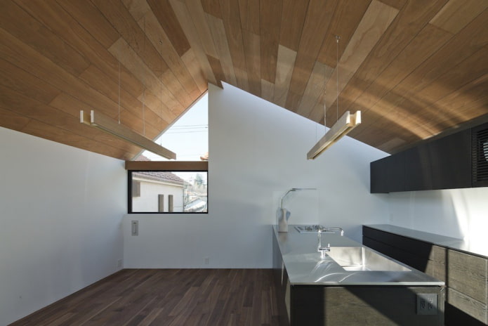 laminato sul soffitto della soffitta