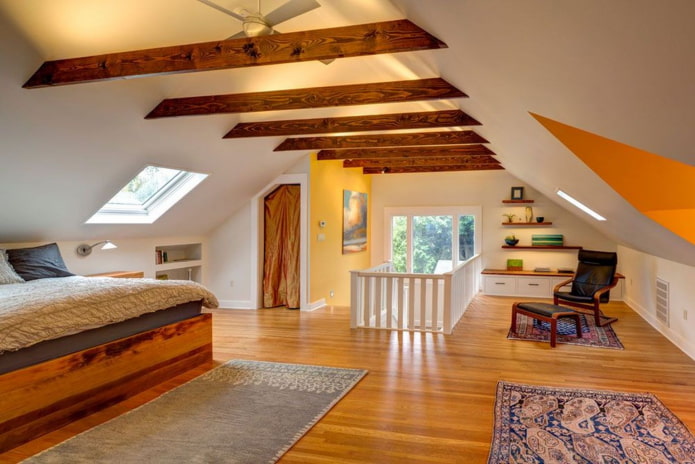 travi sul soffitto della soffitta