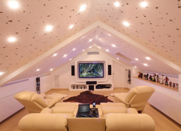 faretti sul soffitto della mansarda