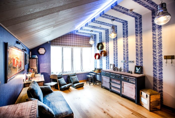struttura del soffitto con retroilluminazione nella mansarda
