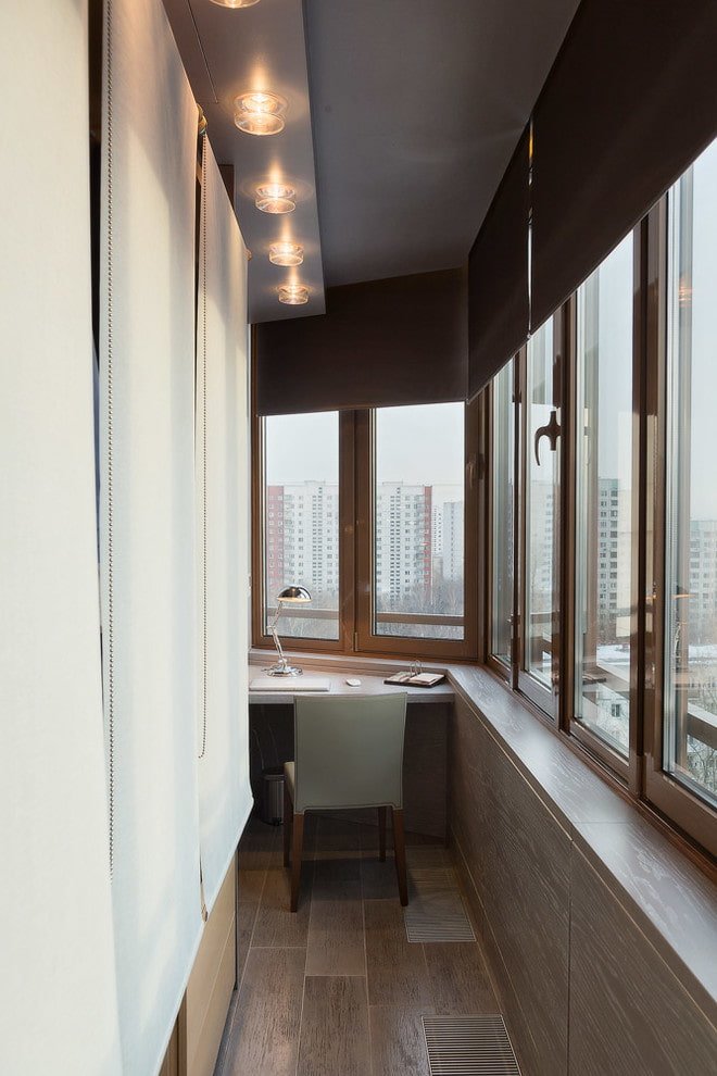 struttura del soffitto a due livelli sulla loggia