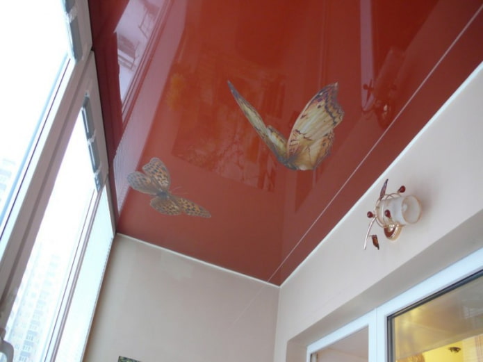soffitto teso lucido sulla loggia