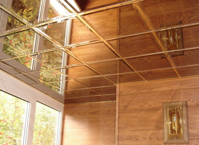 piastrelle del soffitto sulla loggia