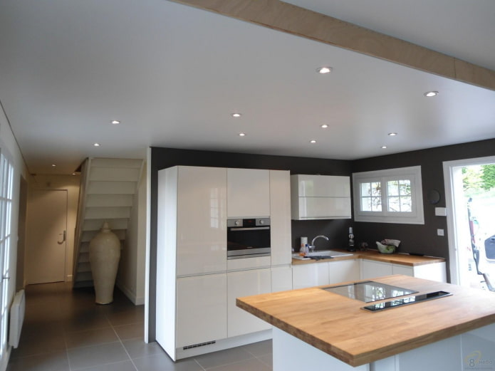 superficie satinata del soffitto della cucina