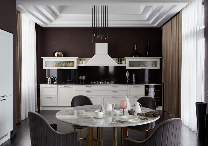 struttura del soffitto a più livelli in cucina