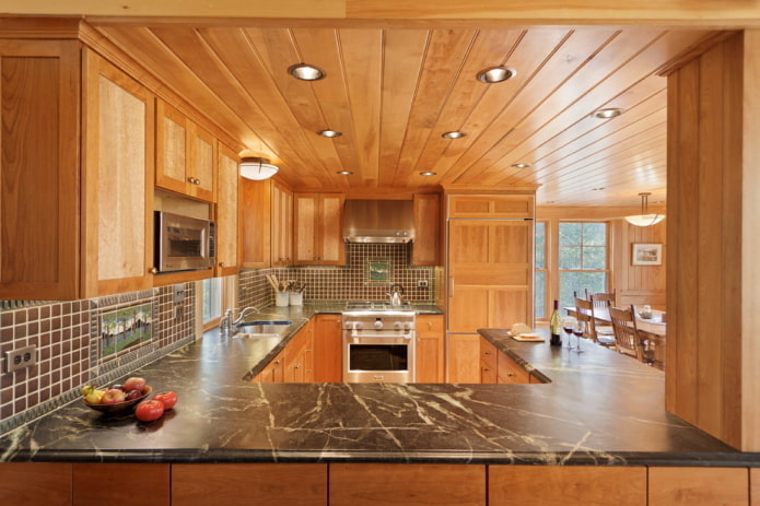 pannelli in legno per il soffitto della cucina