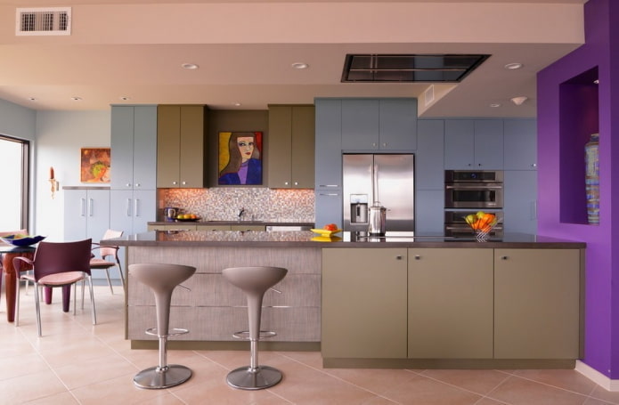 soffitto verniciato all'interno della cucina
