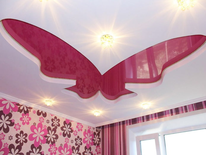 disegno del soffitto a forma di farfalla nella cameretta dei bambini