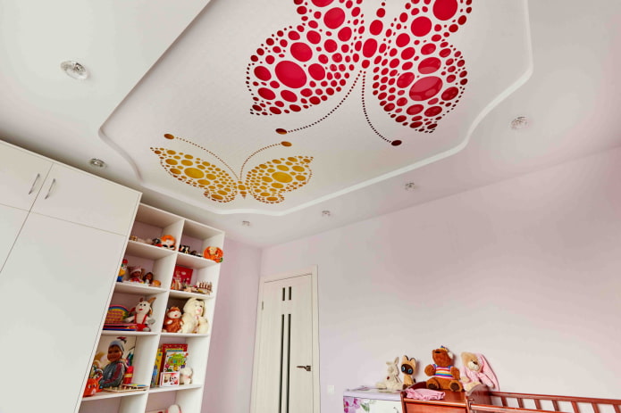 soffitto teso intagliato nella cameretta dei bambini