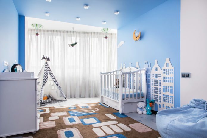 soffitto teso blu nella cameretta dei bambini