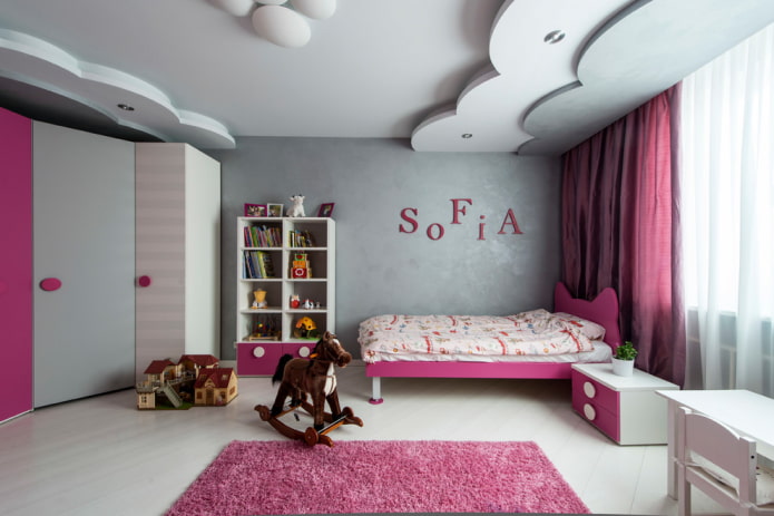 struttura del soffitto a più livelli nella cameretta dei bambini